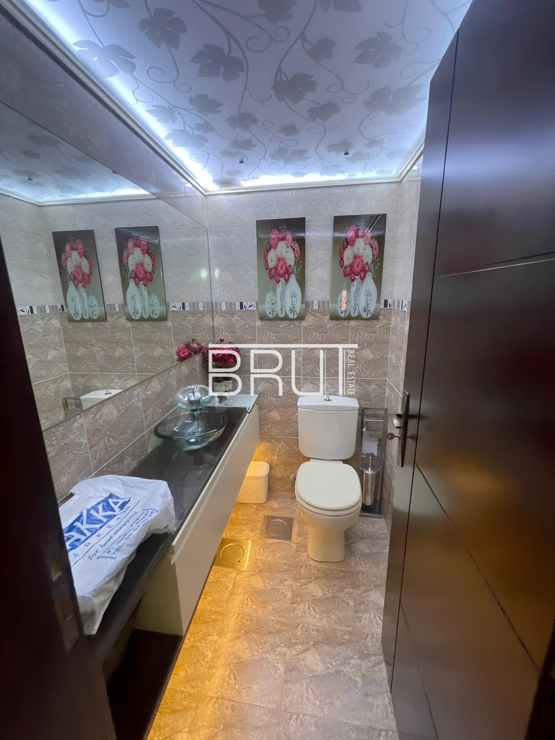 Apartment for Sale in Ballouneh