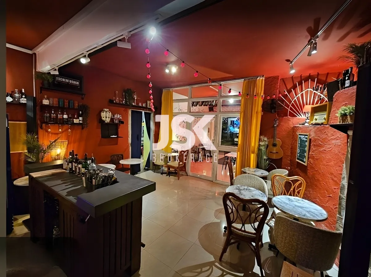 Shop for Rent in Caree d'or, Achrafieh, Beirut, Lebanon