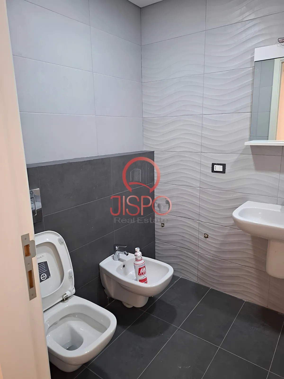 Apartment for Sale in Haret Sakher