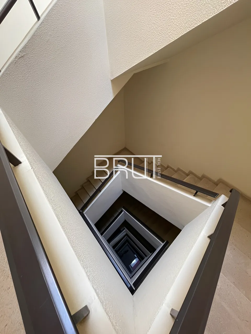 Apartment for Sale in Sheileh - 3 bed, 3 bath