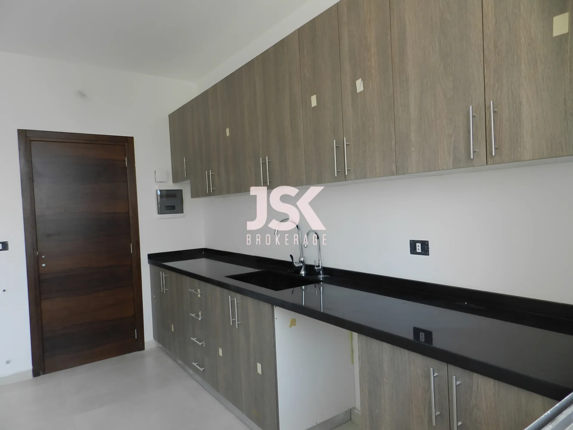 Apartment for Sale in Haret Sakher