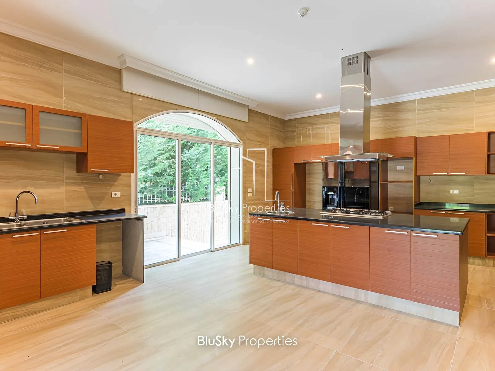 Villa for Sale in Fatka