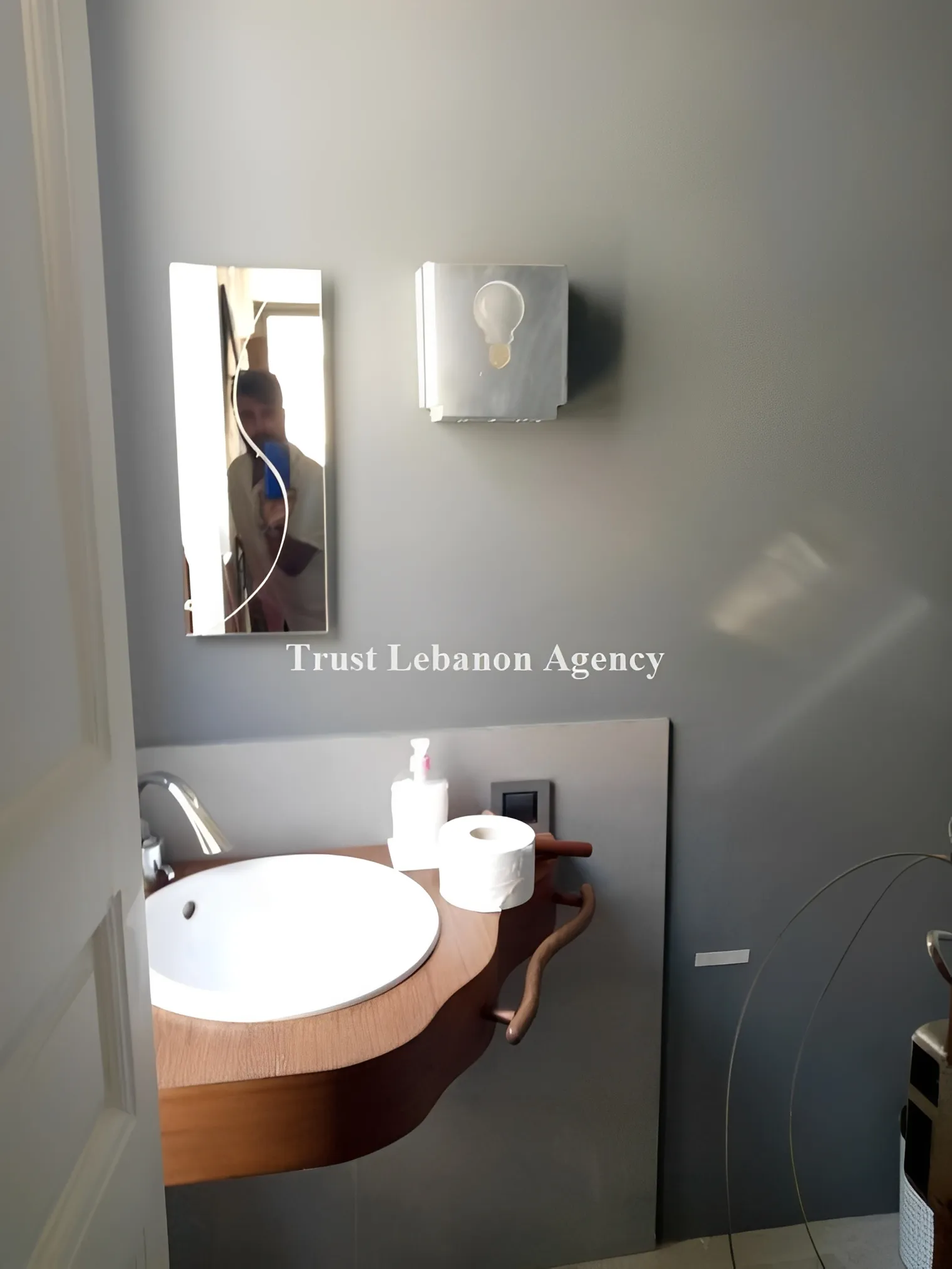 Office for rent in Baabda, Badaro