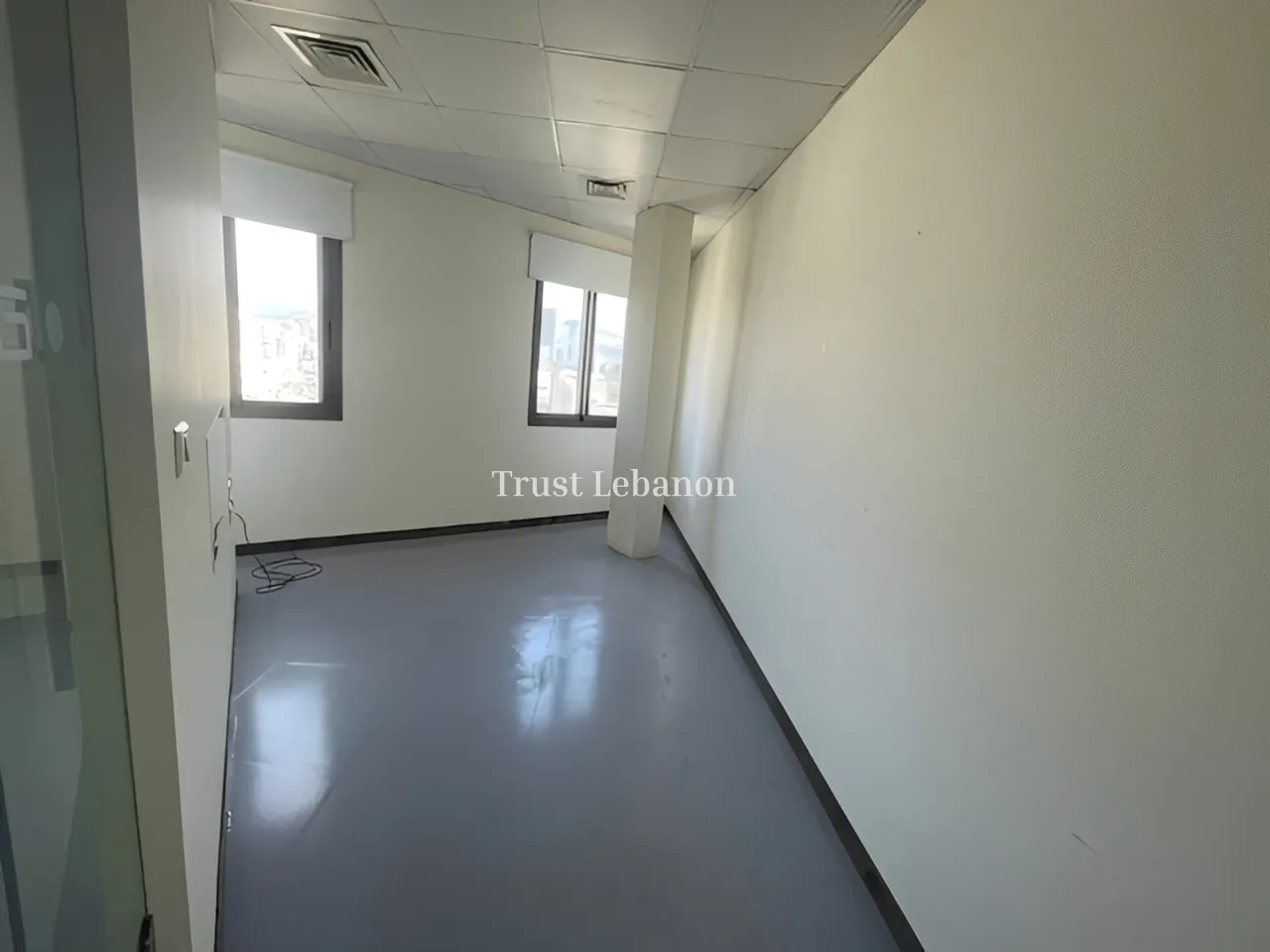 Office for rent in Furn El Chebak, Bayrut, Lebanon