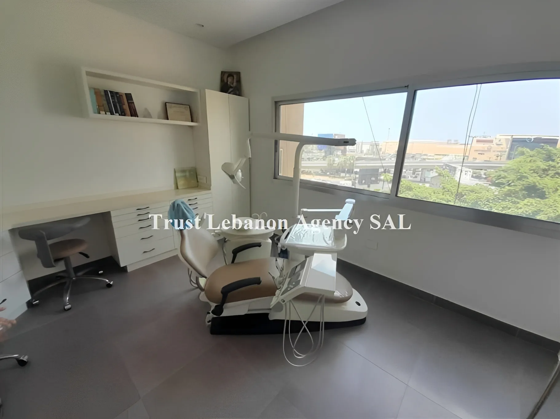 Commercial Property For Rent in Metn, Jdeideh