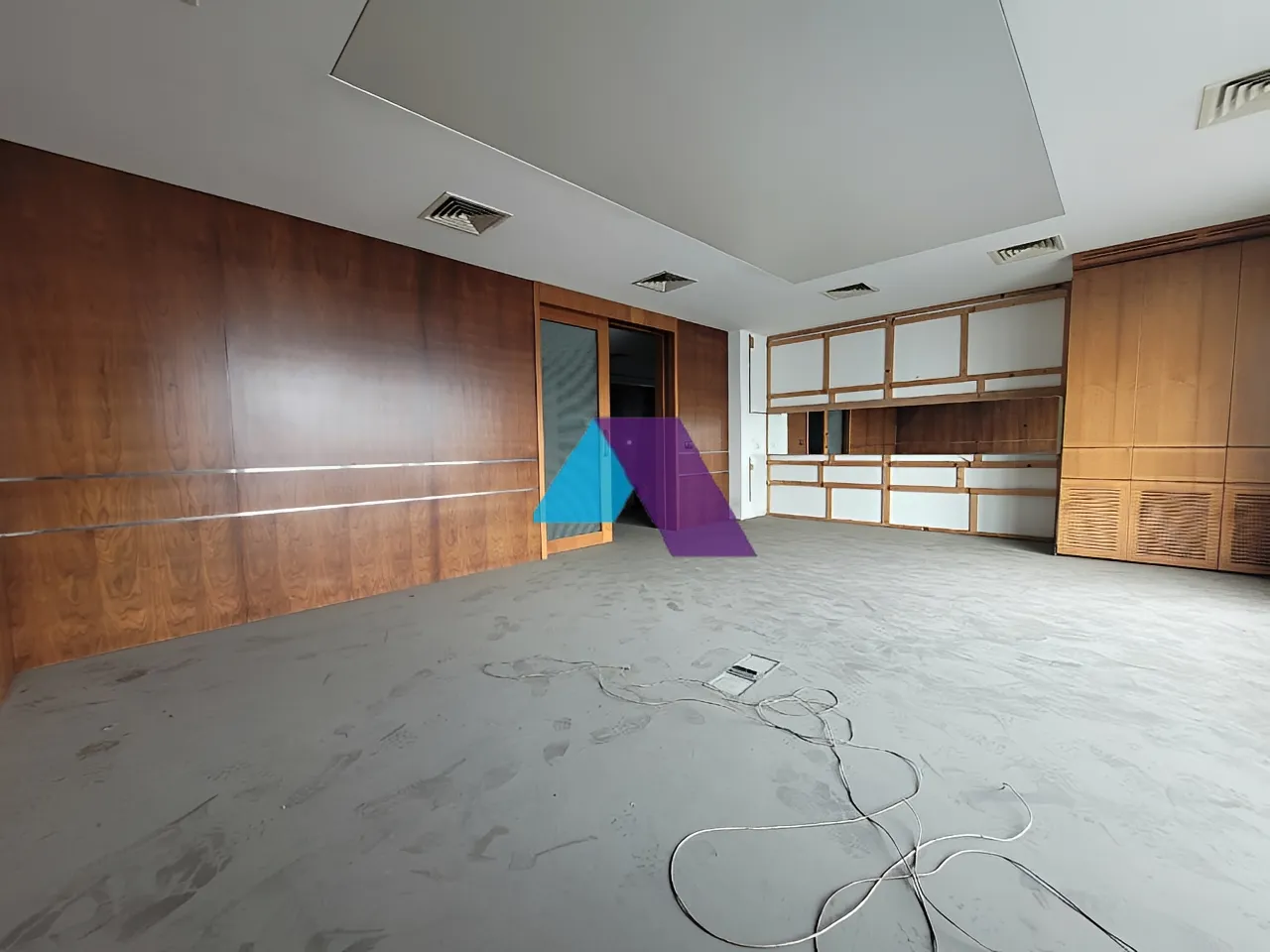 Office for rent in Remeil