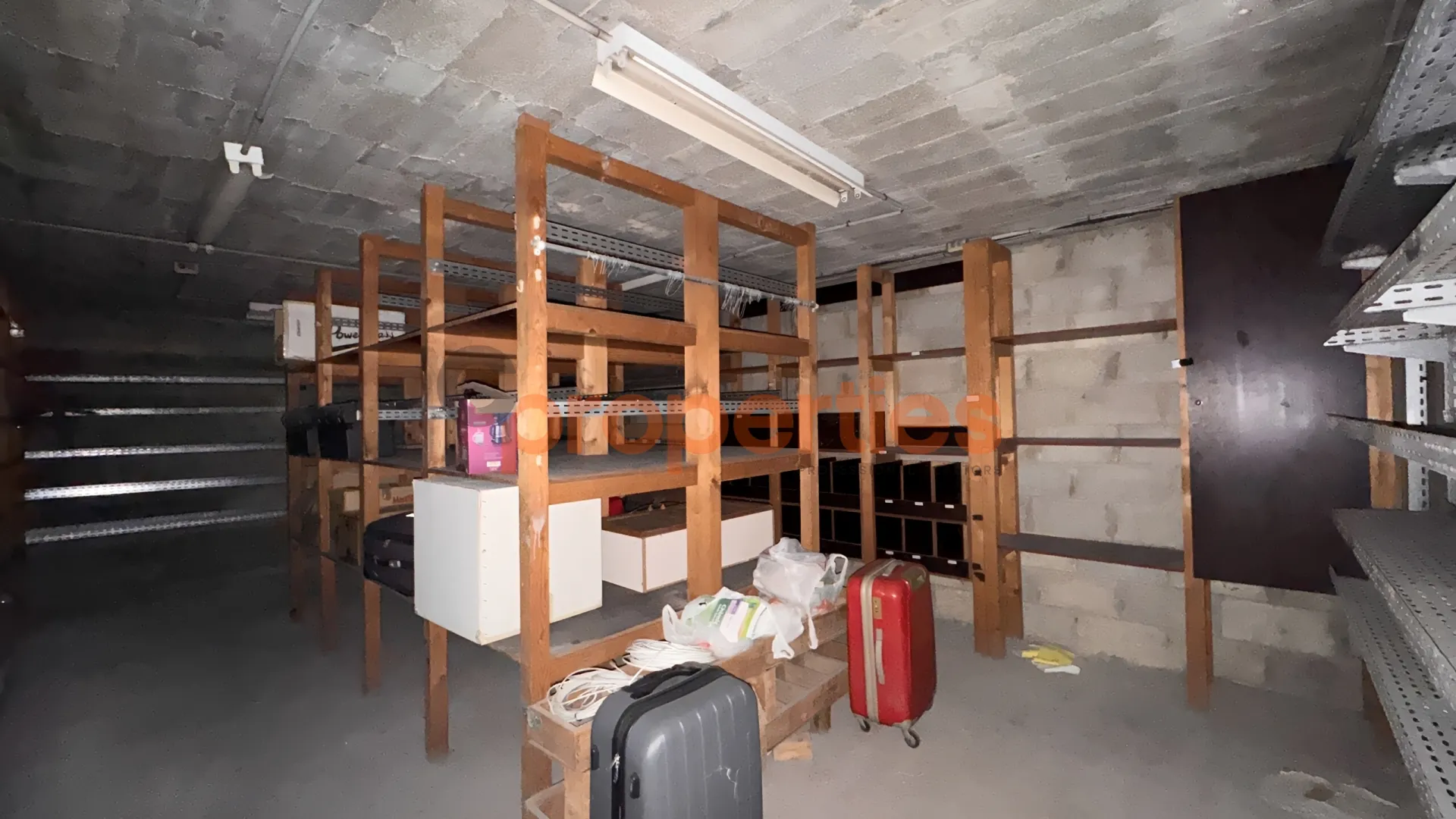 Warehouse for Rent in Aaoukar