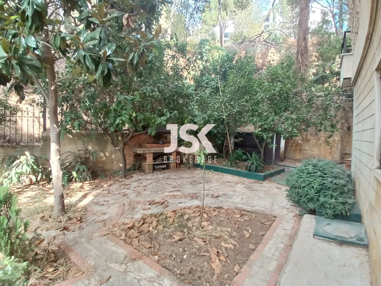 Building for Sale in Ain Saadeh