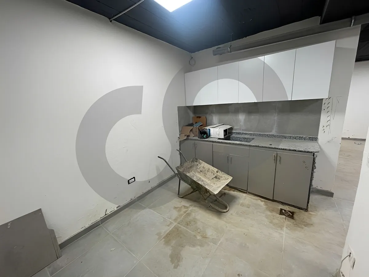Apartment for Sale in Ramlet El Baida, Bayrut, Lebanon