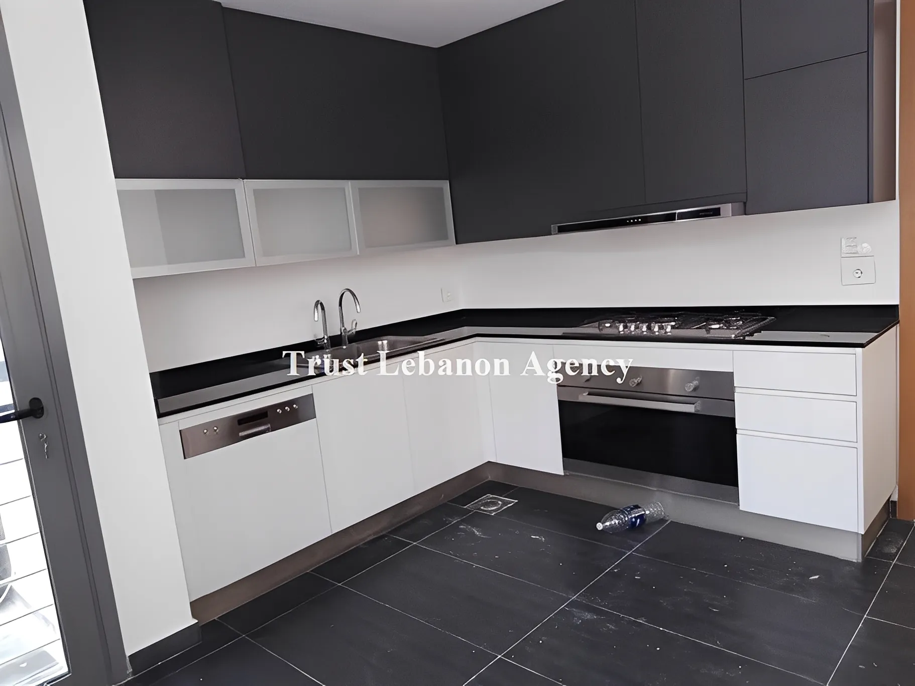 Triplex for Sale in Baabda yarzeh