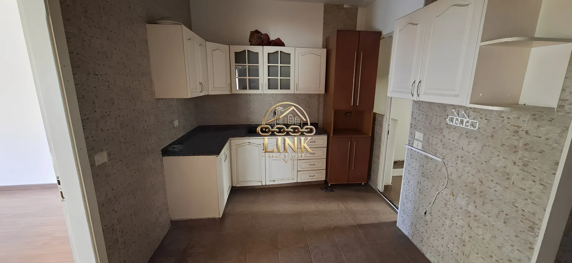 Apartment for Sale in Ain Al Tineh, Bayrut, Lebanon - 3 bed, 2 bath