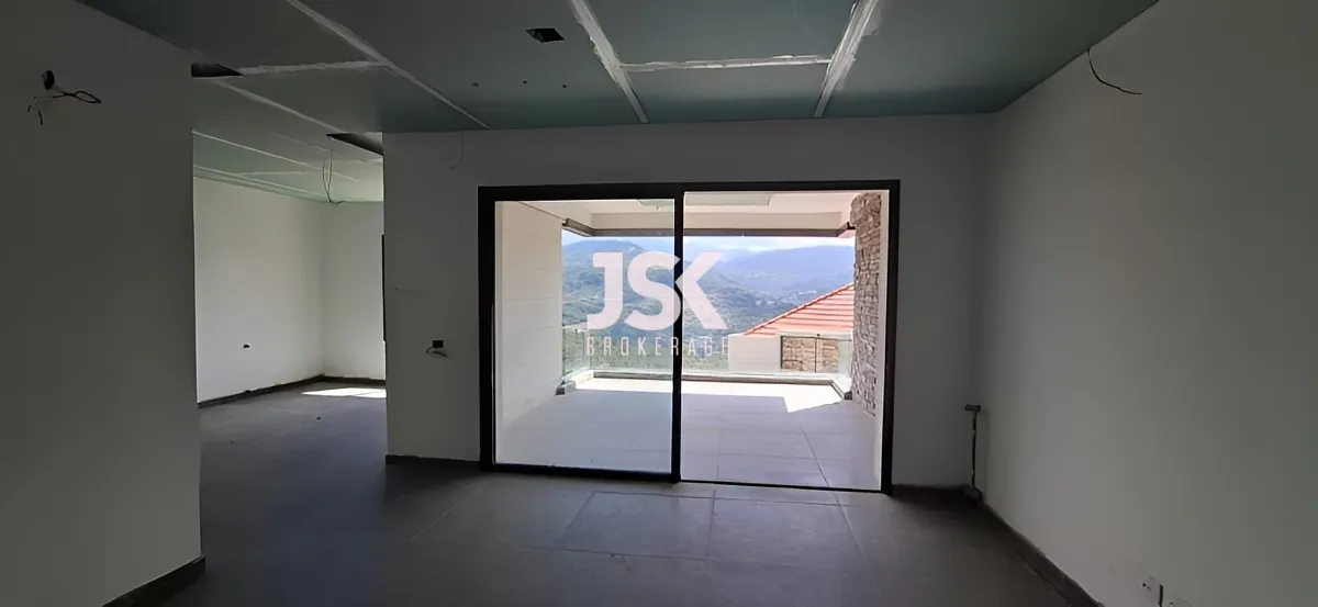 Apartment for Sale in Broummana, Lebanon - 3 bed, 3 bath