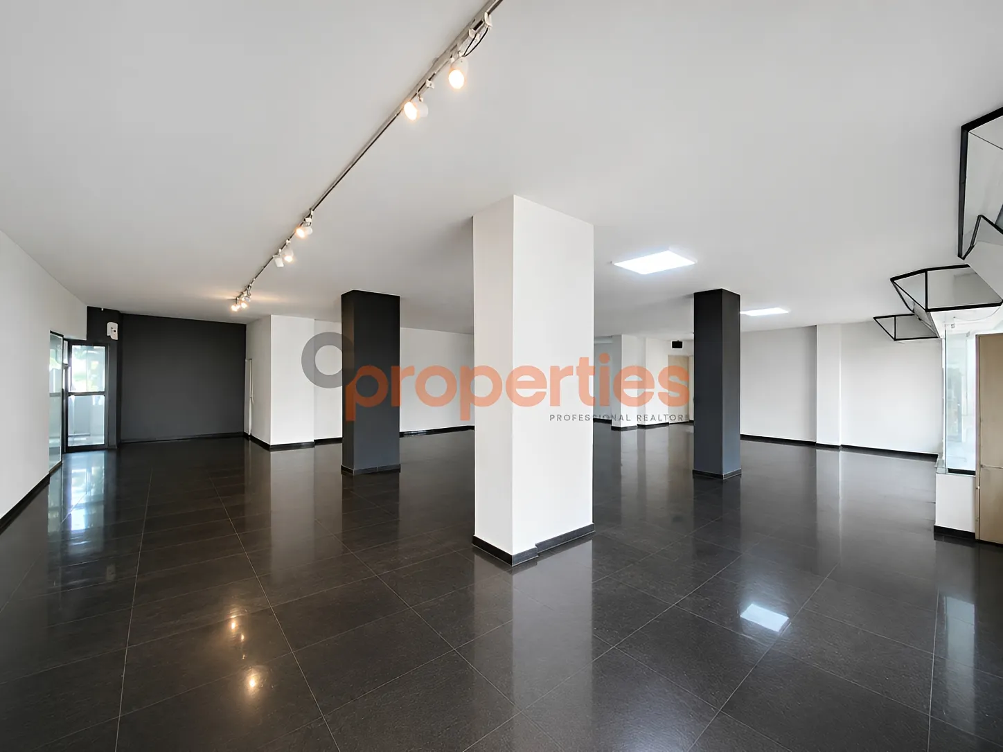 Showroom for Rent in Mansourieh