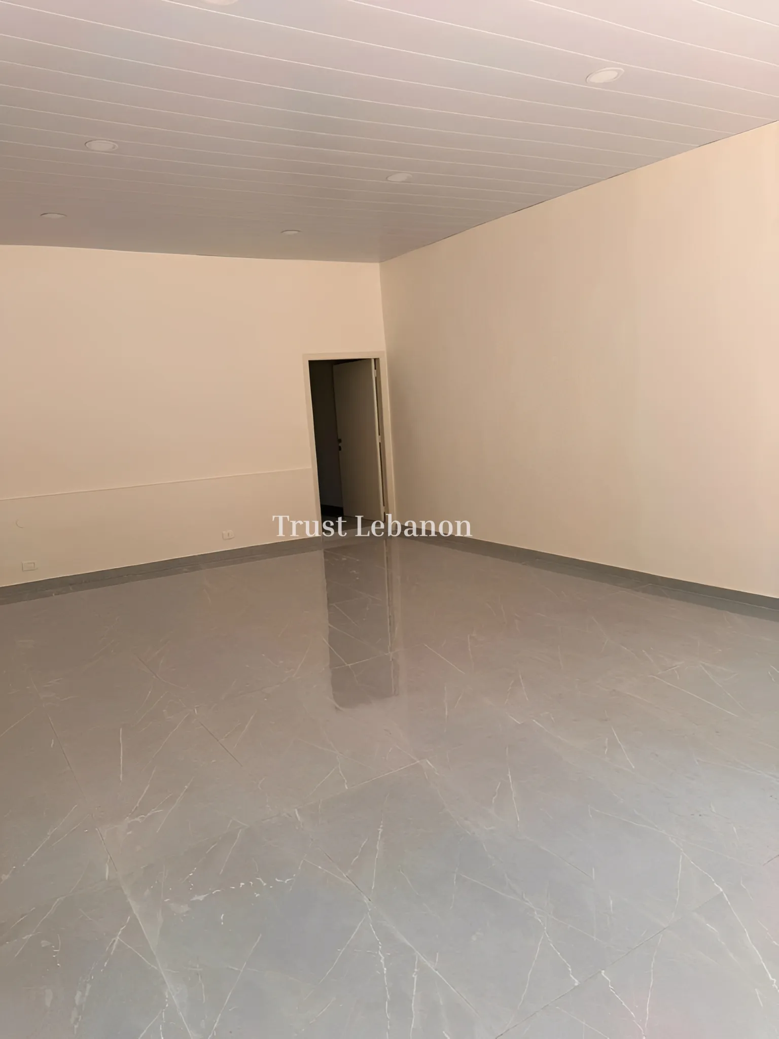 Shop for rent in Baouchriyeh, Lebanon