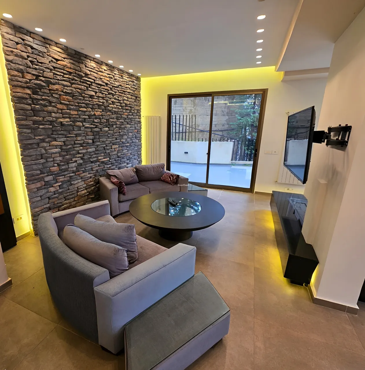 Triplex for rent in Faqra