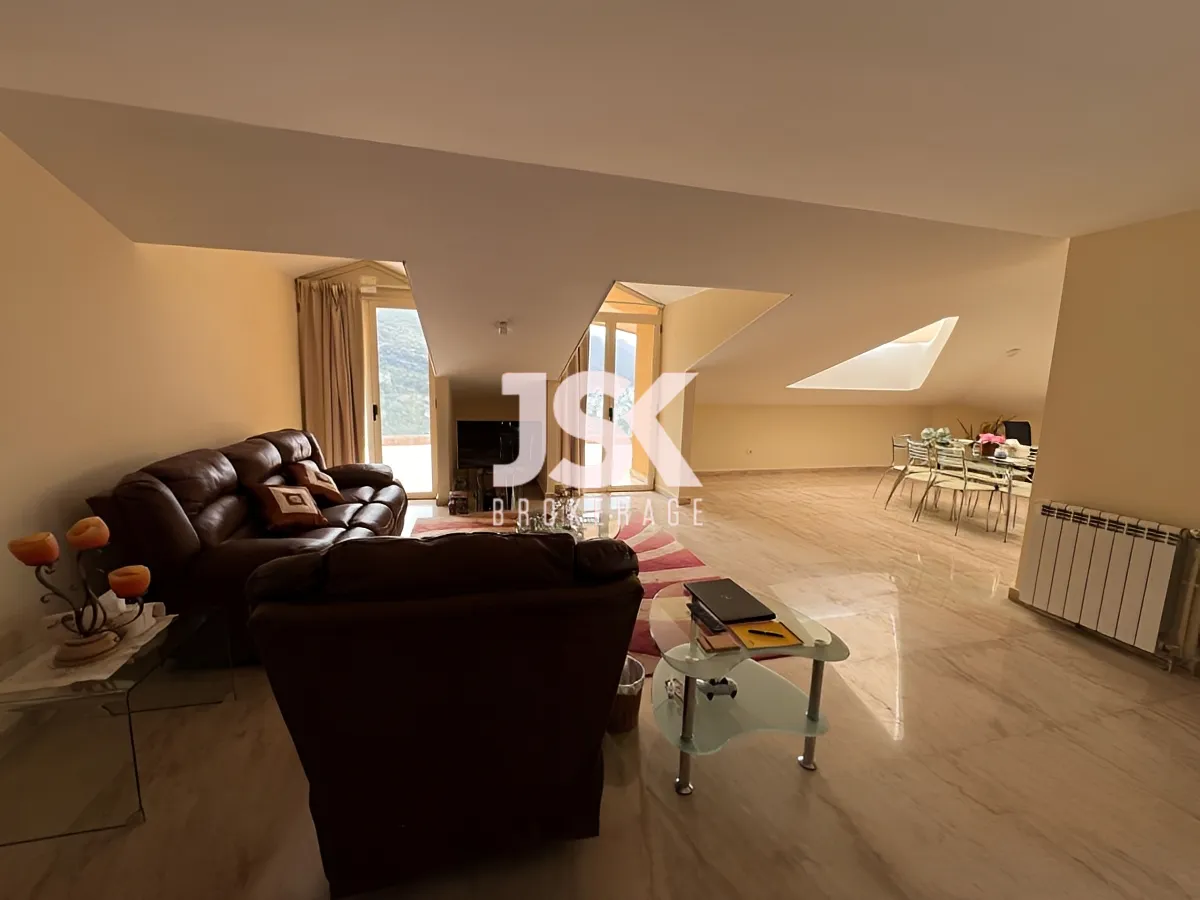 Penthouse for sale in Kfar Hbab
