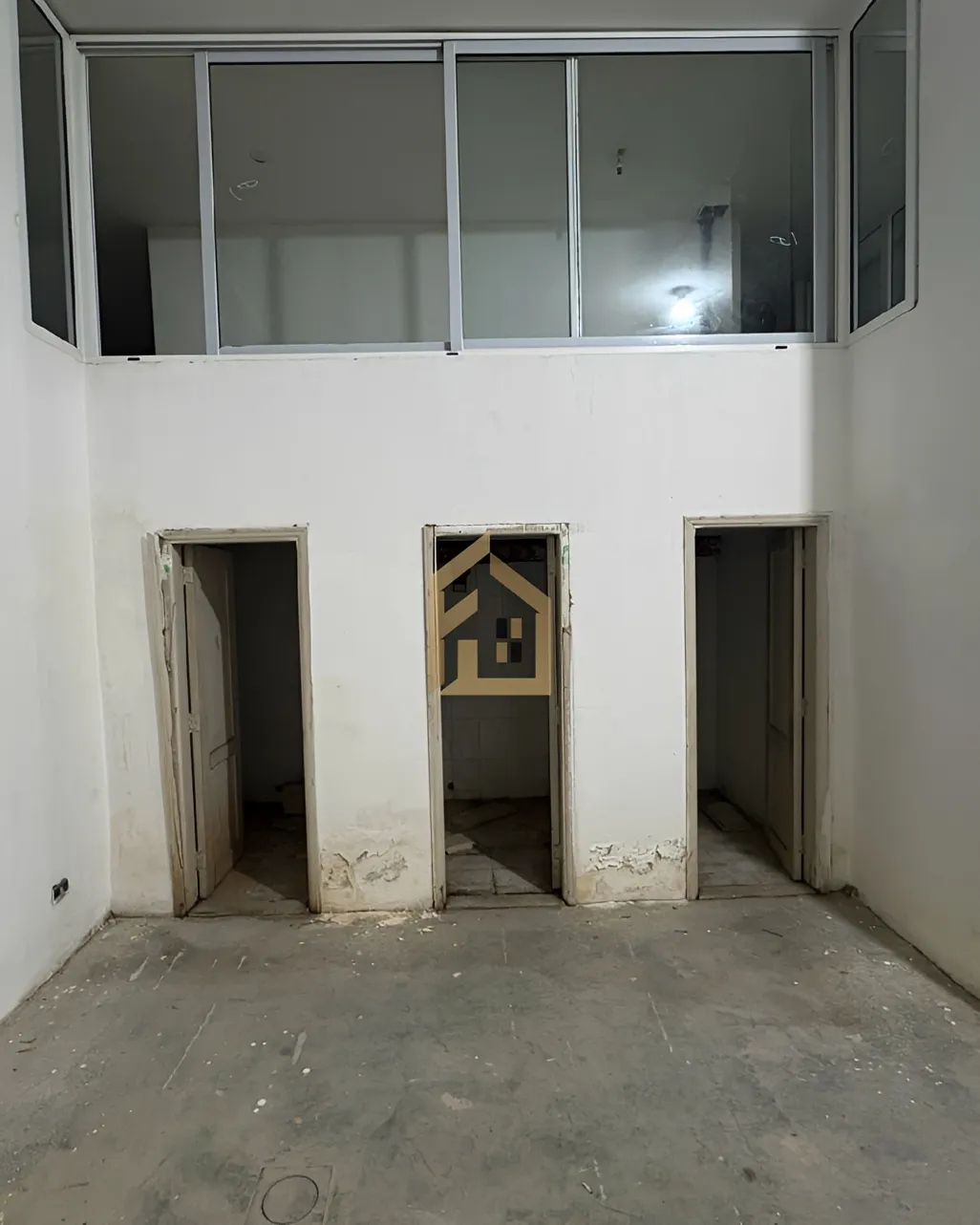 Warehouse for rent in Ramleh Al Bayda, Beirut, Lebanon