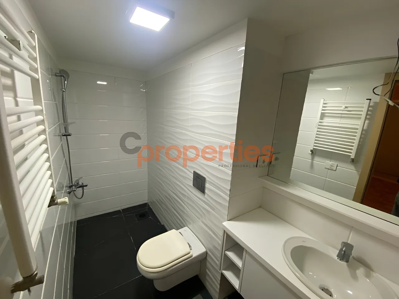 Apartment for Sale in Remeil - 3 bed, 4 bath