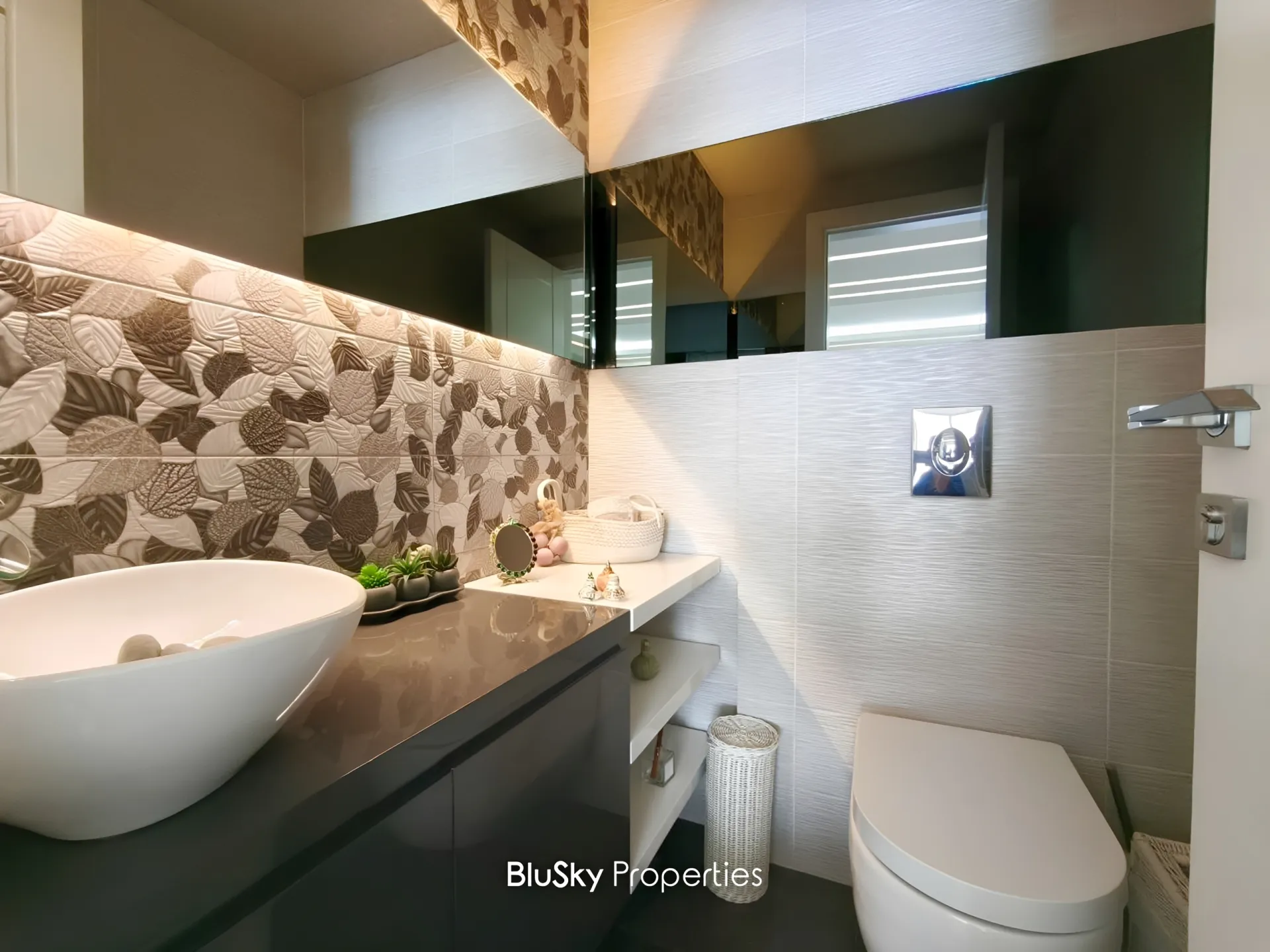 Apartment for sale in Ain Aalaq