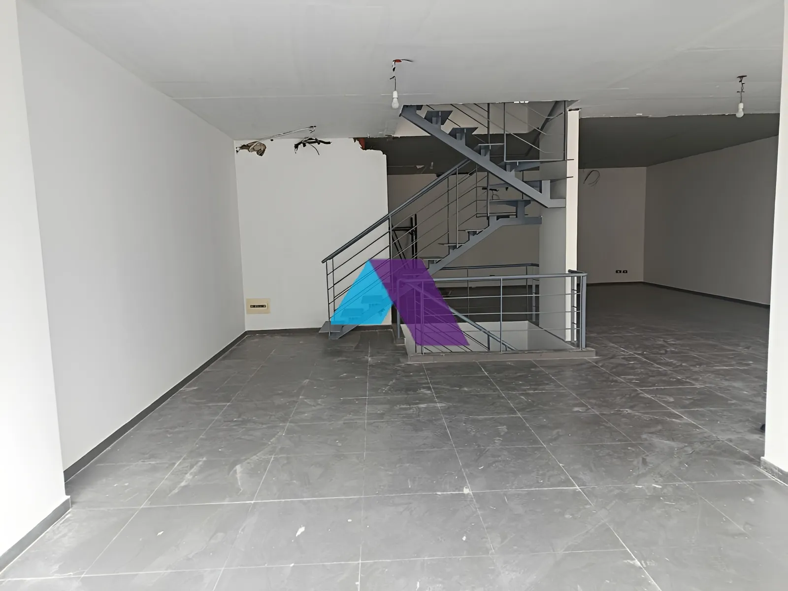 Office for rent in Dekwaneh