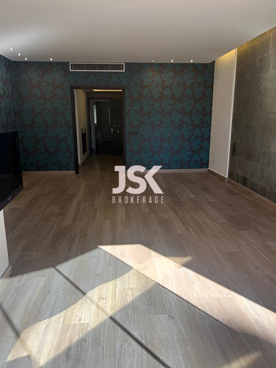 Office for Rent in Dekwaneh
