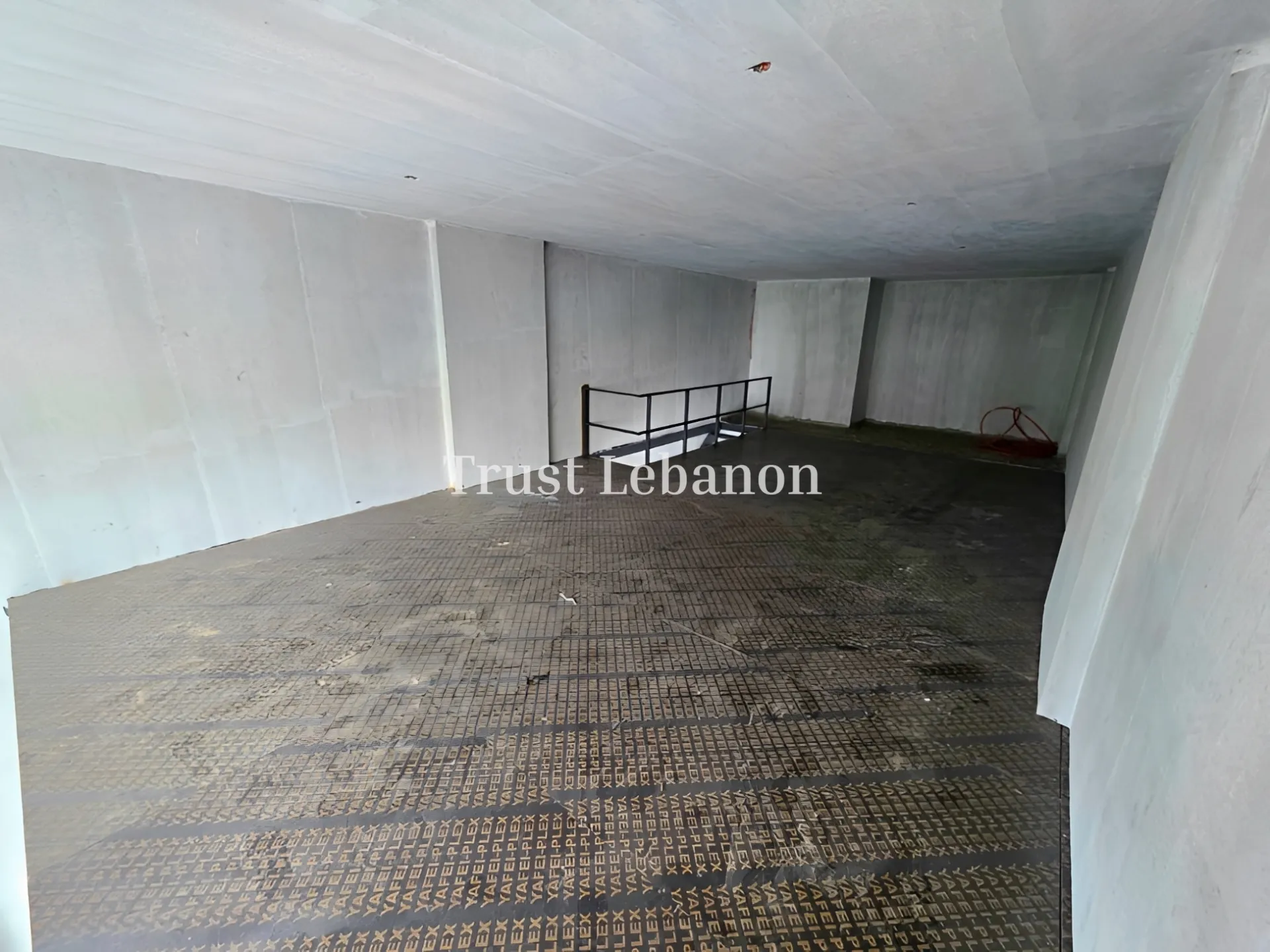 Shop for rent in Dekwaneh