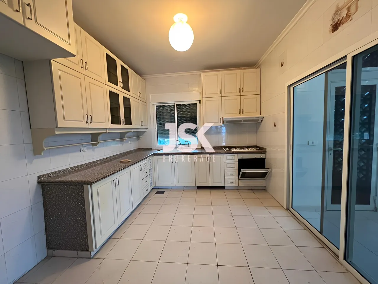 Apartment for Rent in Adma w Dafnah - 3 bed, 4 bath