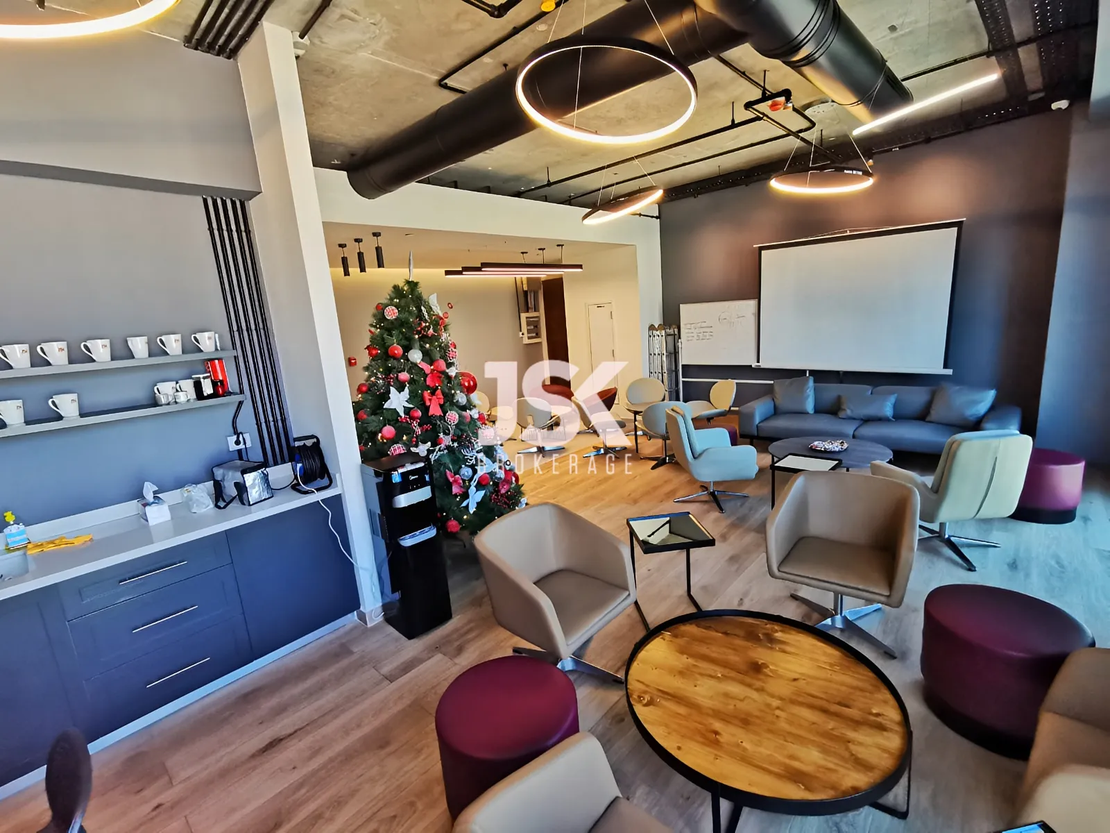Building for Rent in Achrafieh