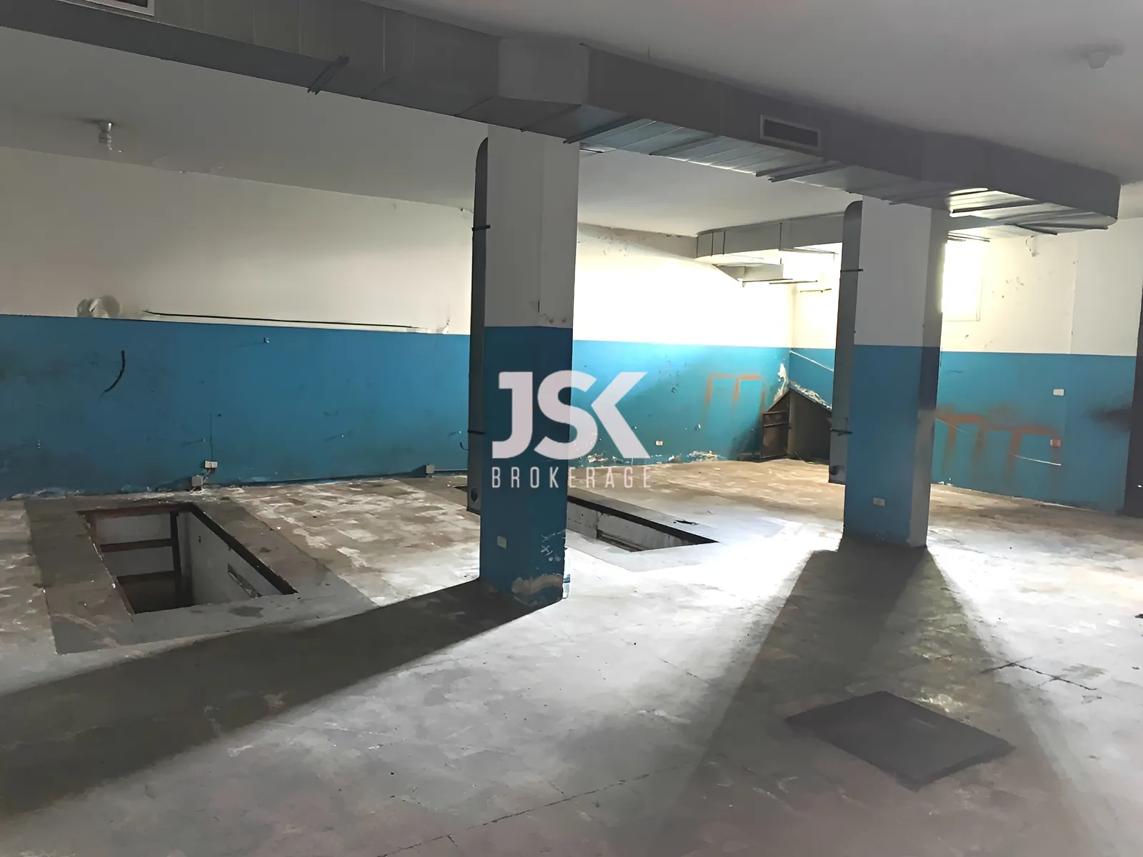 Building for Sale in Halat