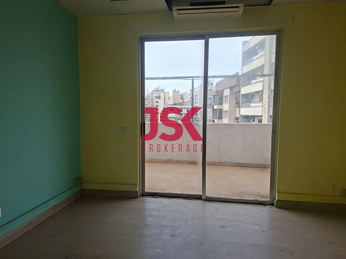 Office for rent in Mar Elias, Ras Beirut