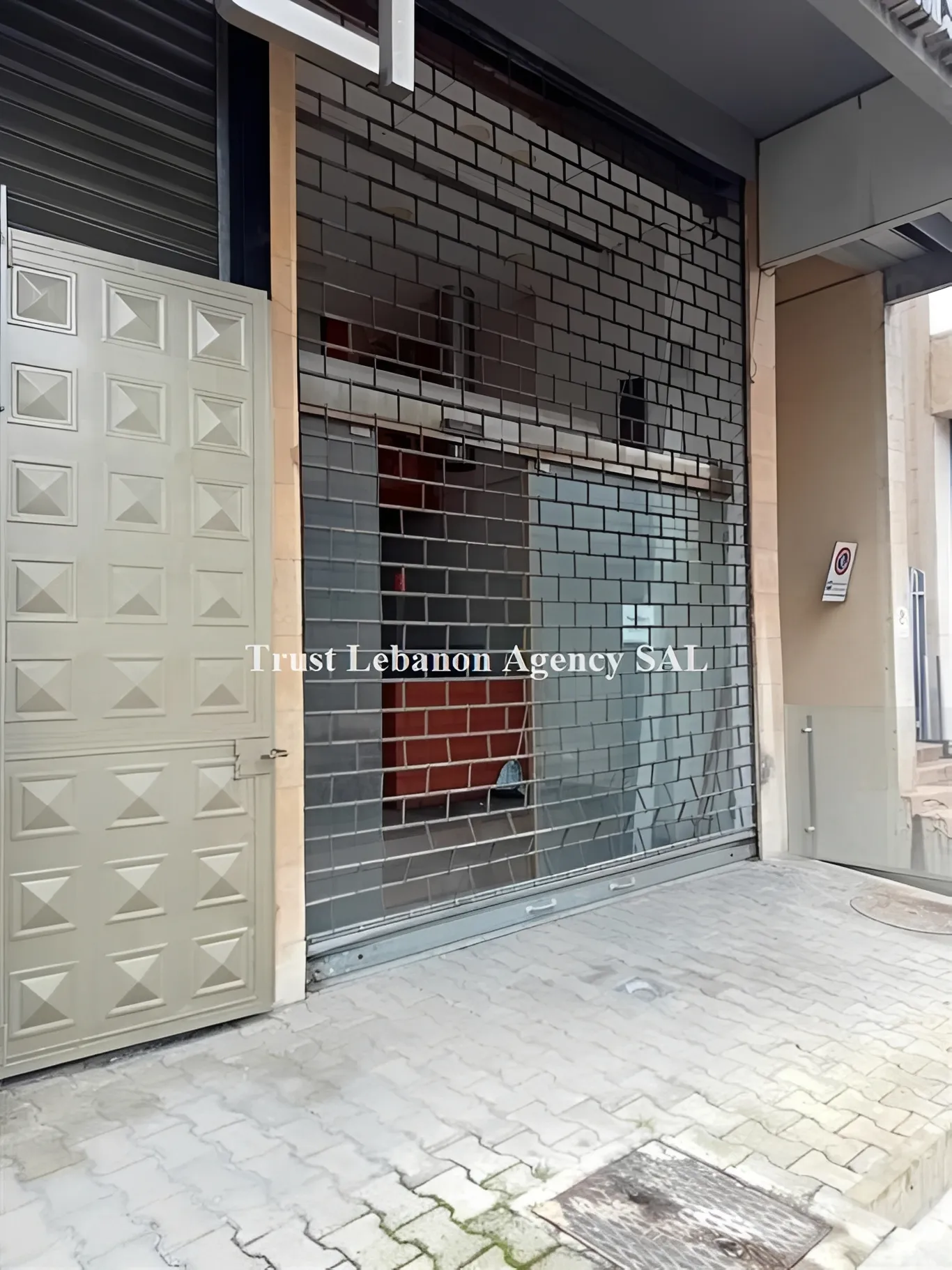 Shop For Rent in Achrafieh, Sessine