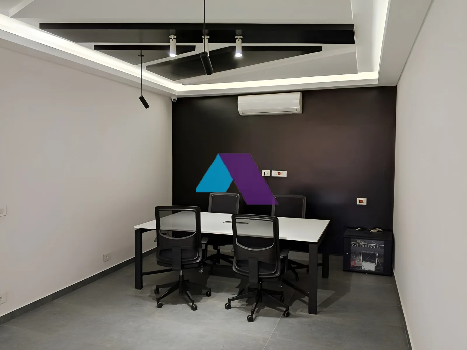 Office for sale in Dekwaneh