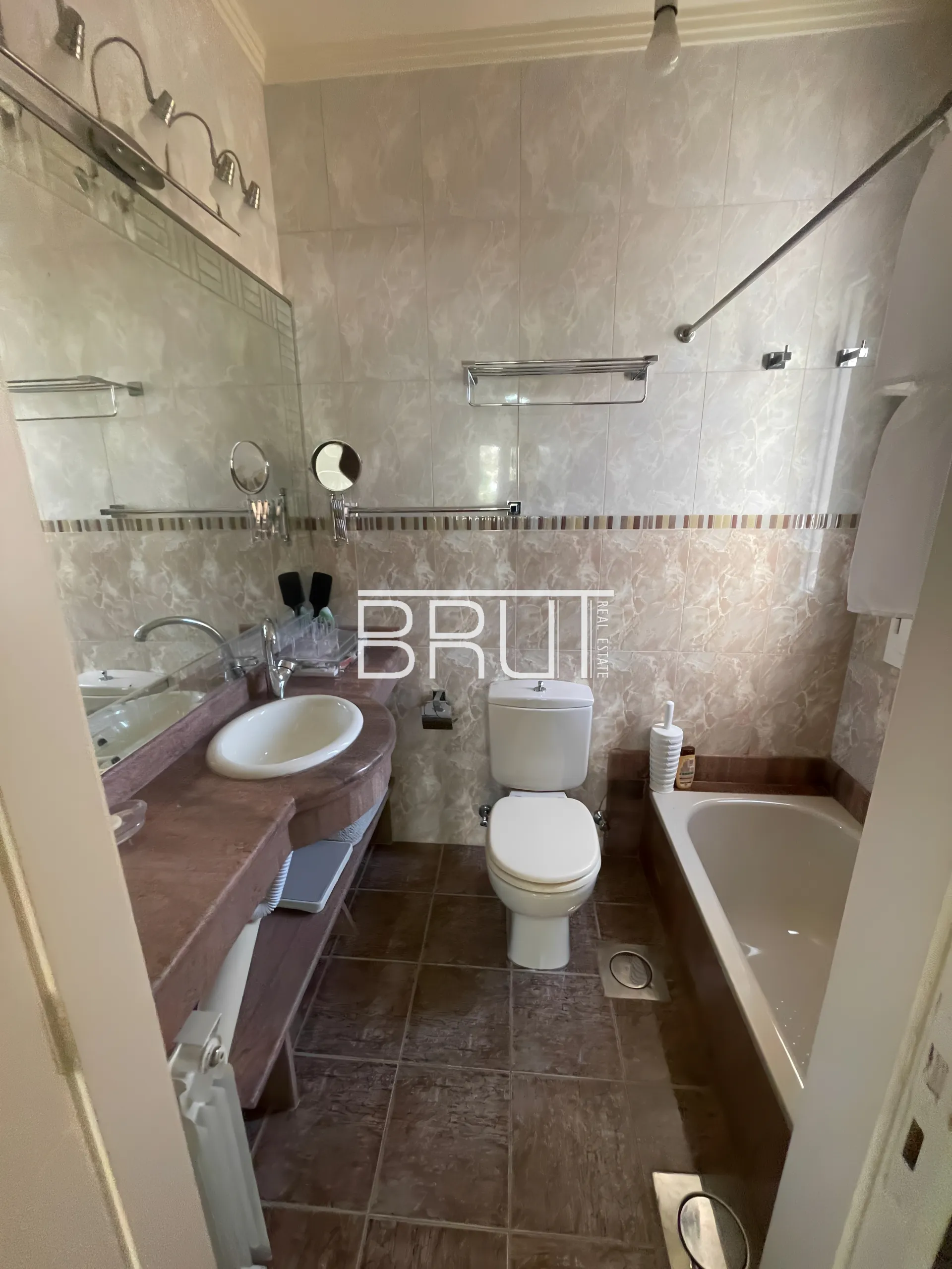 Apartment for Sale in Ballouneh