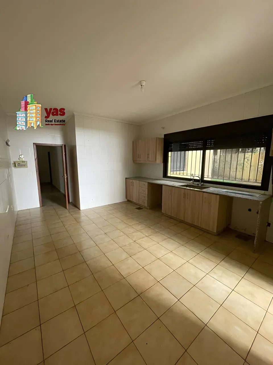 Apartment for Rent in Ballouneh - 3 bed, 4 bath