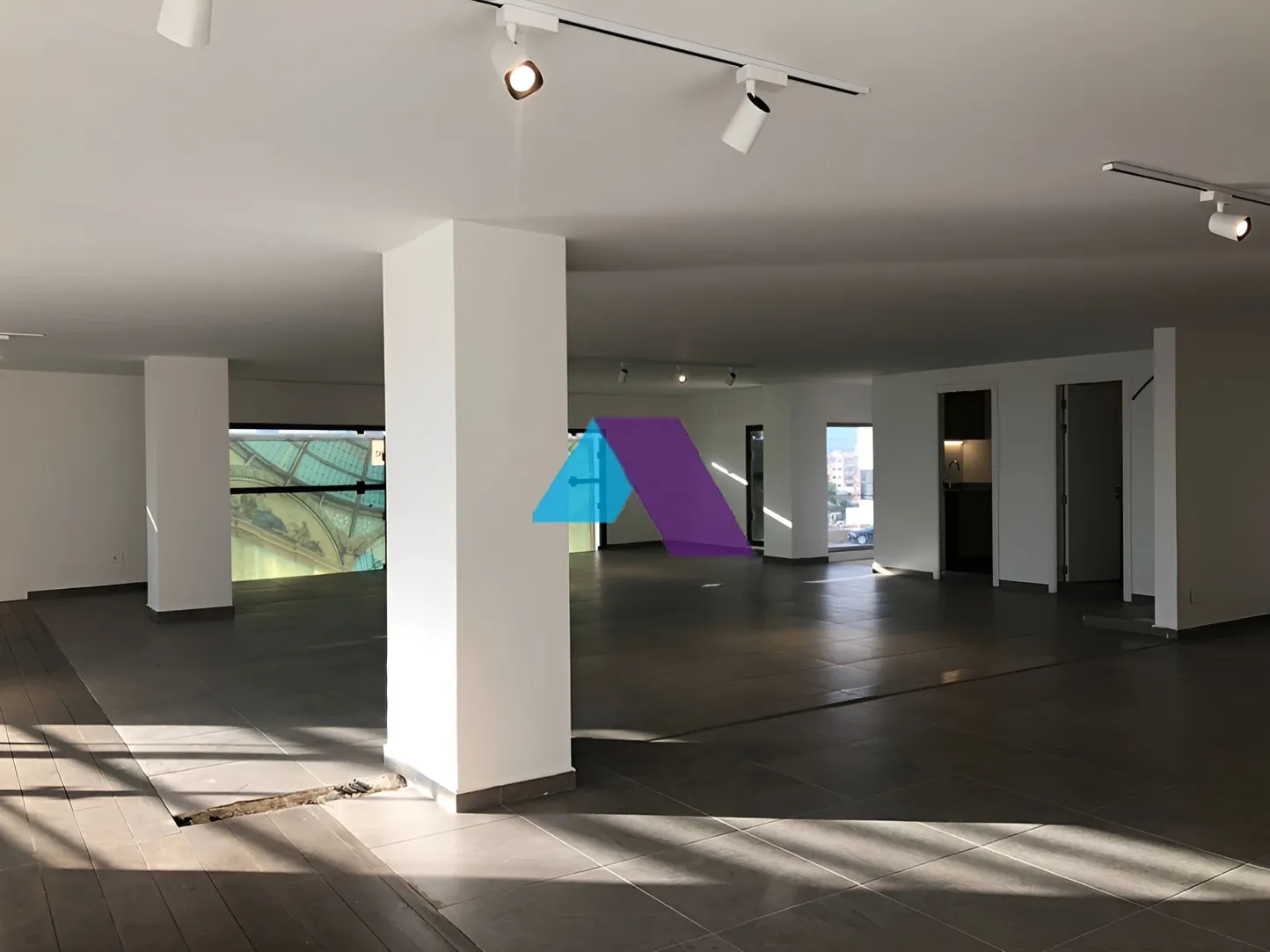 Showroom for rent in Jbeil
