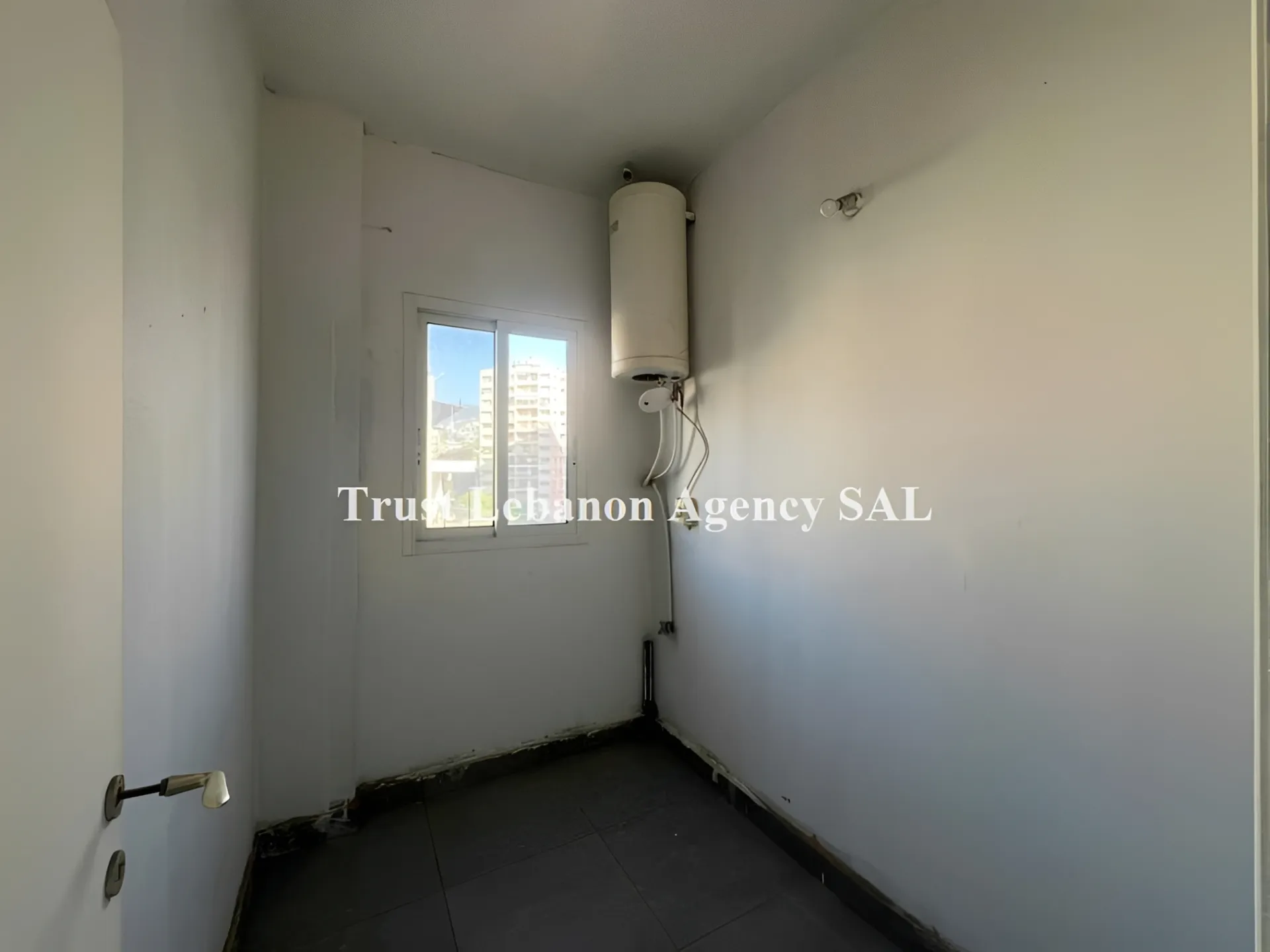 Office for sale in Metn, Antelias