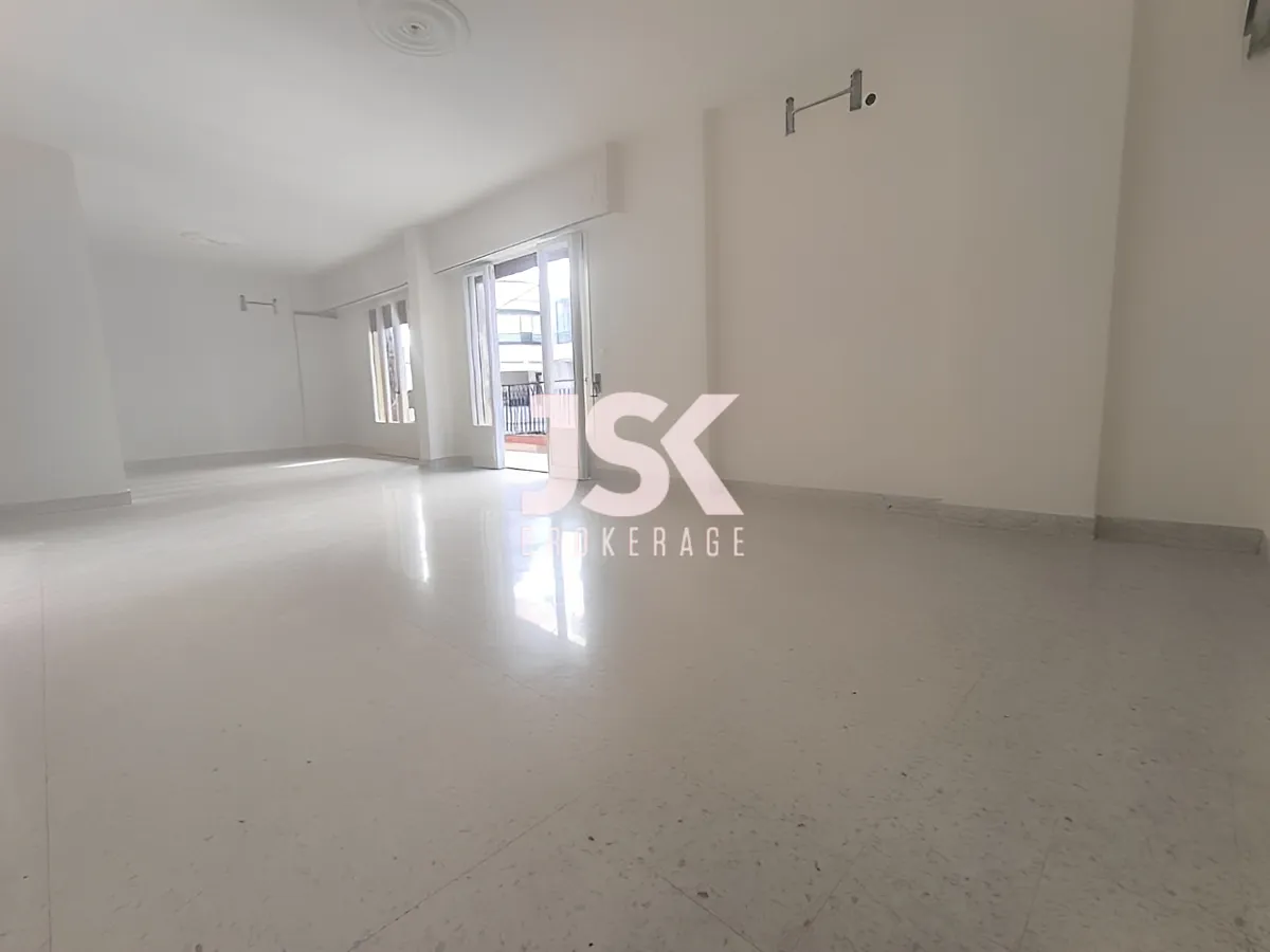 Apartment for Sale in Al Zarif, Beirut, Lebanon - 3 bed, 1 bath