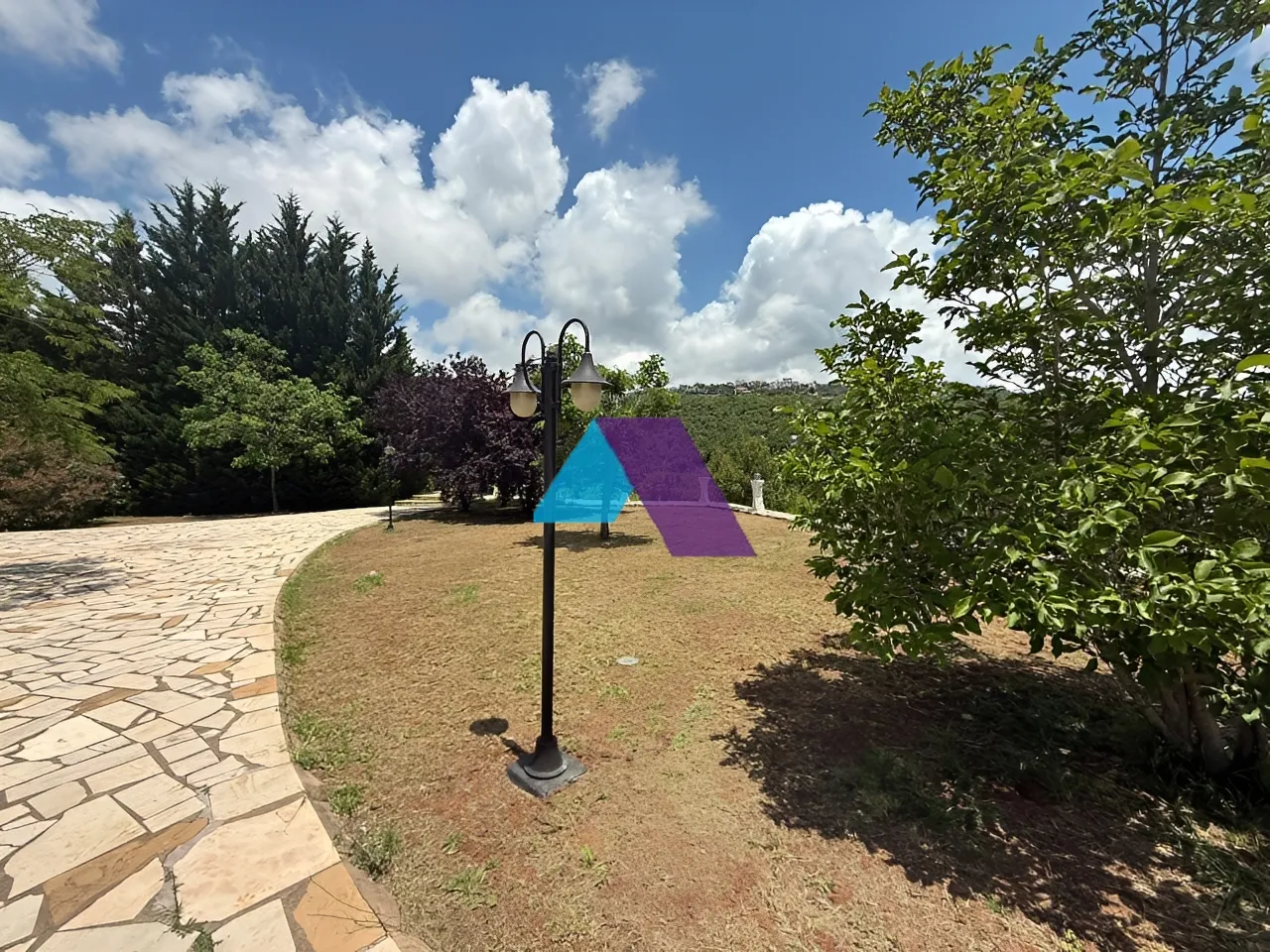 Villa for Sale in Ajaltoun