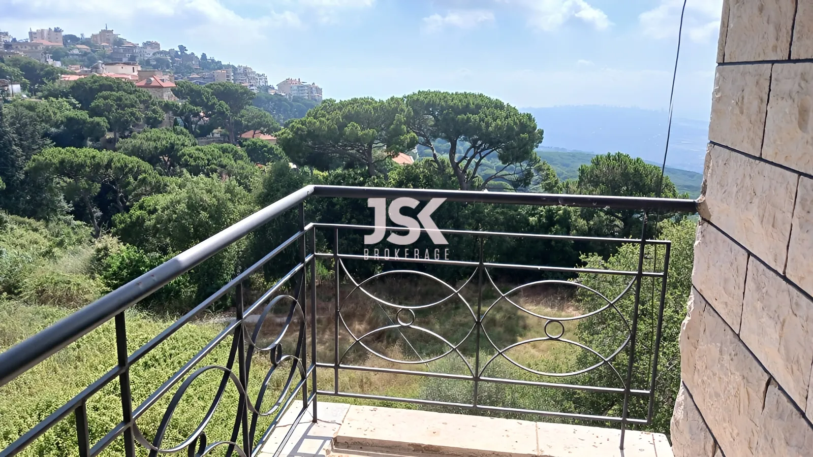 Apartment for Sale in Broummana - 3 bed, 2 bath