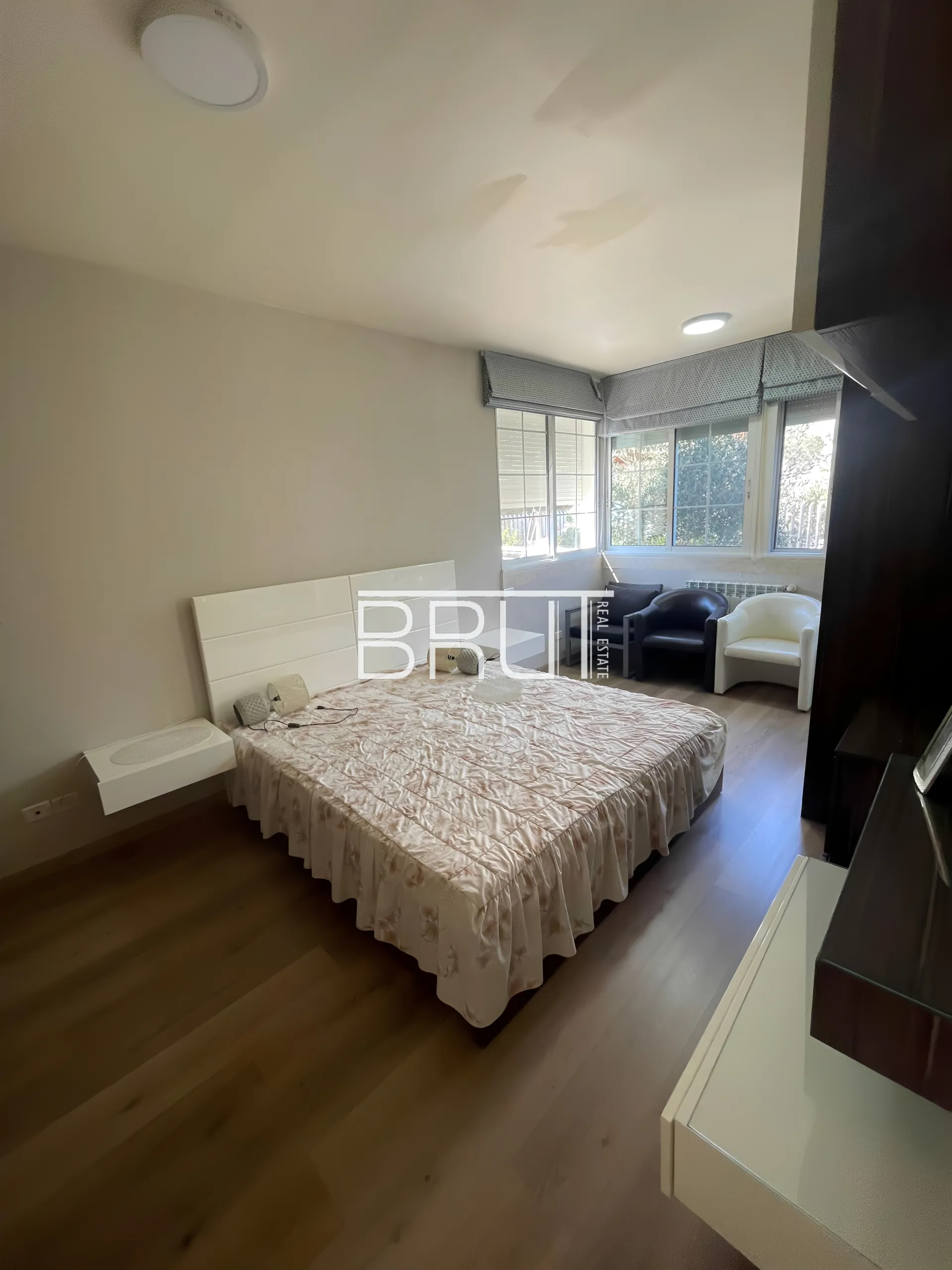 Apartment for Sale in Ballouneh