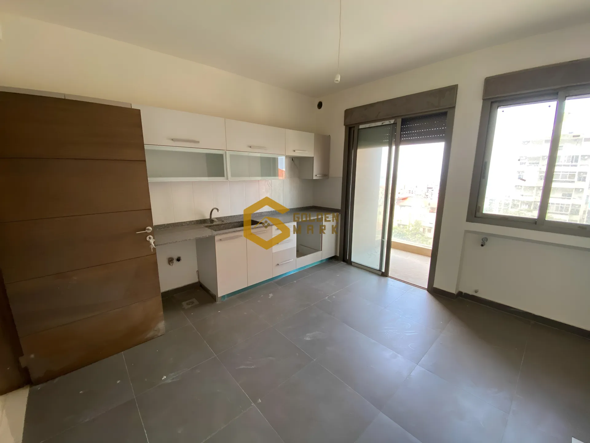 Apartment for Sale in Haret Sakher