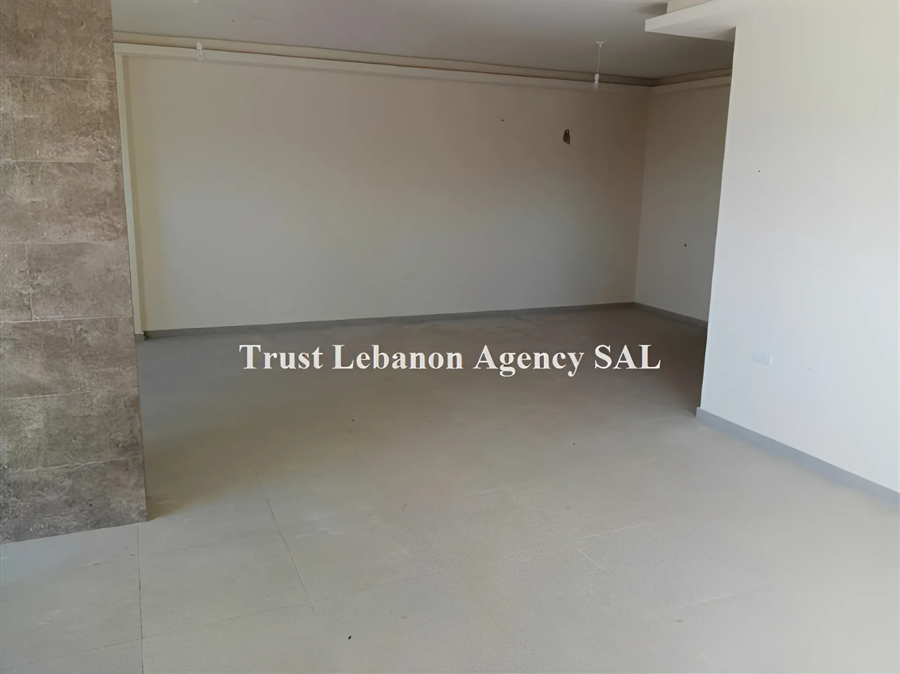 Office for rent in Chouf, Haret Al Naame