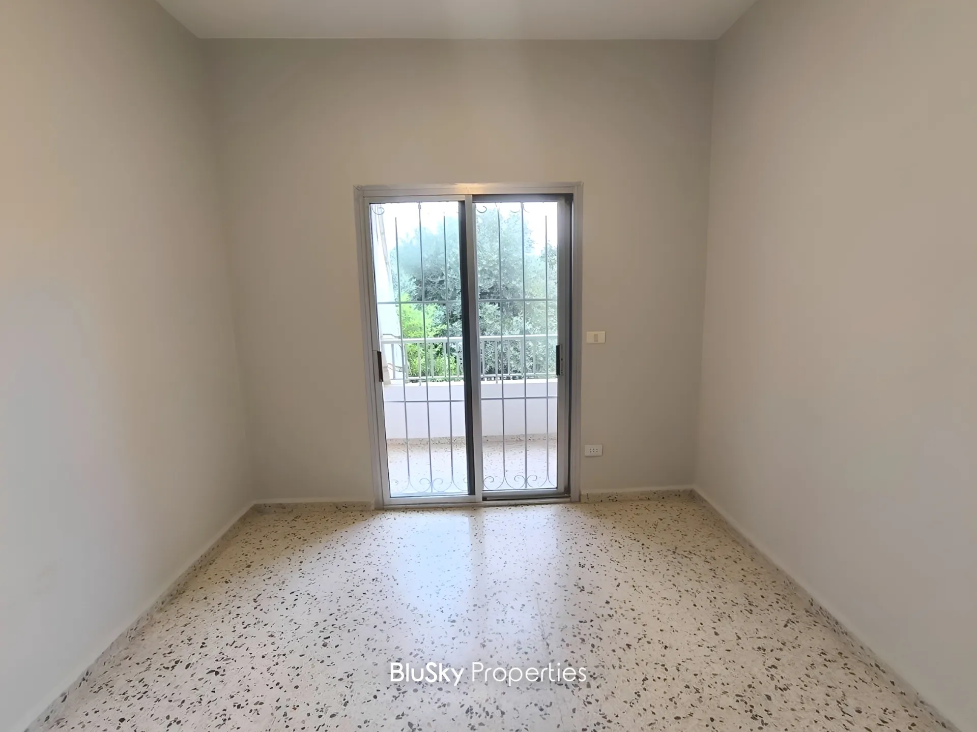 Duplex for rent in Mazraat yachoua, lebanon