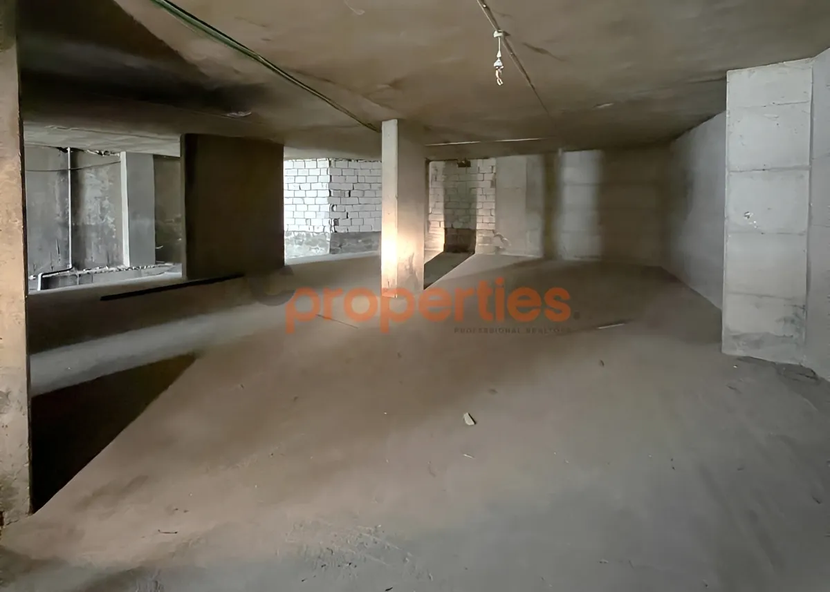 Warehouse for sale in Hadath