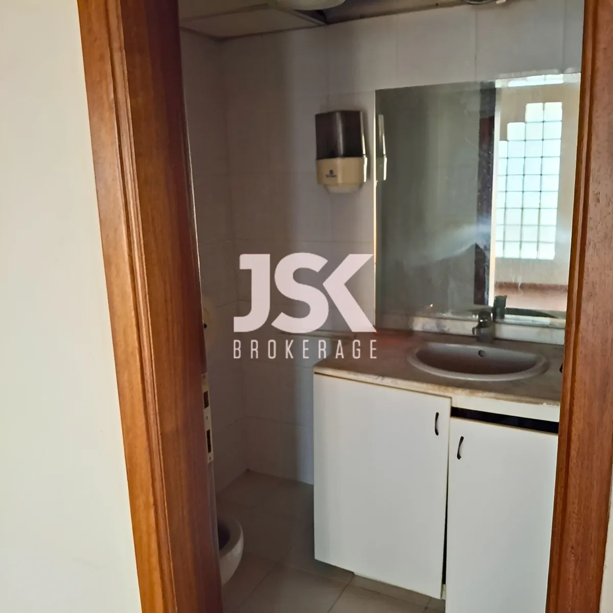 Office for Sale in Dekwaneh