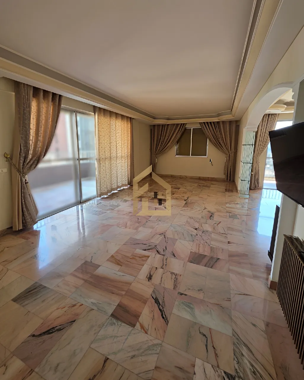 Apartment for rent in Achrafieh, Beirut, Lebanon - 3 bed, 4 bath