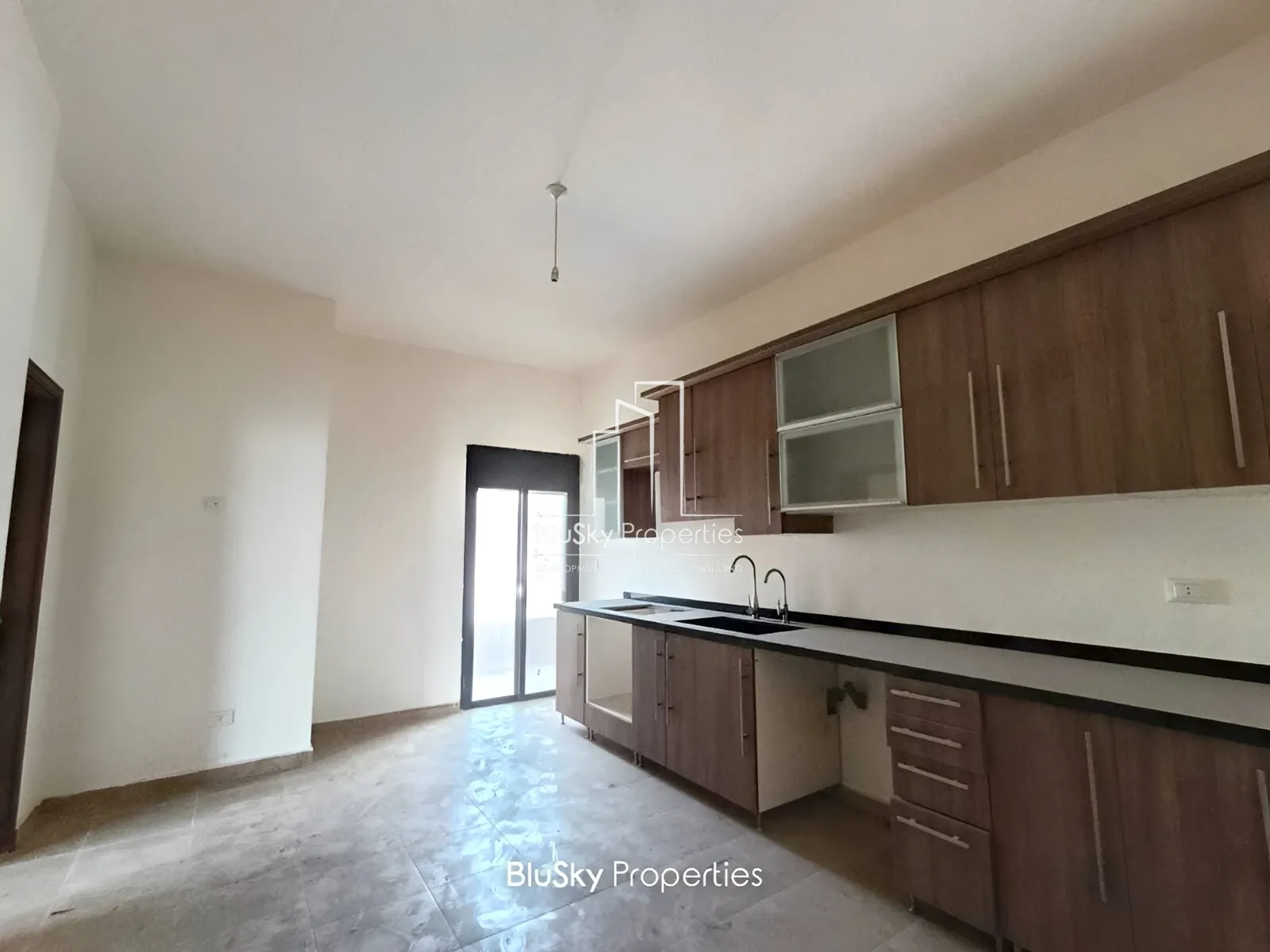 Apartment for Sale in Adma - 5 bed, 3 bath