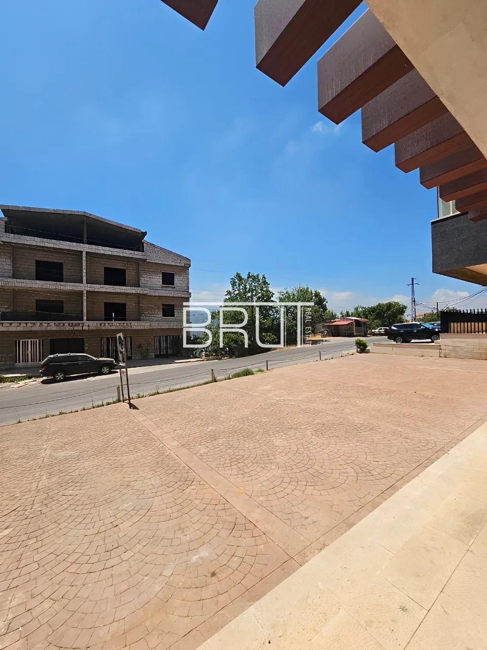 Apartment for Sale in Ballouneh