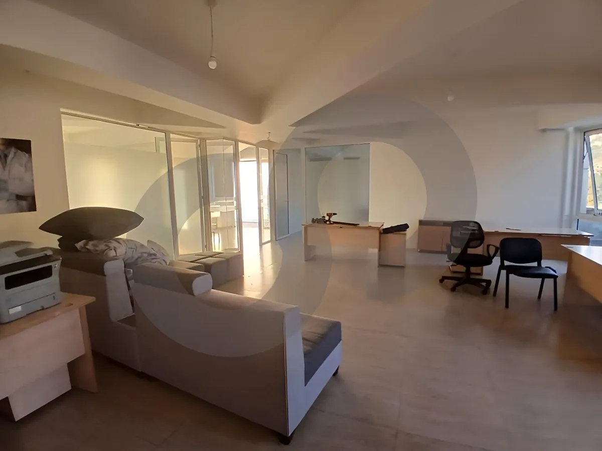 Office for rent in Jbeil – Halat