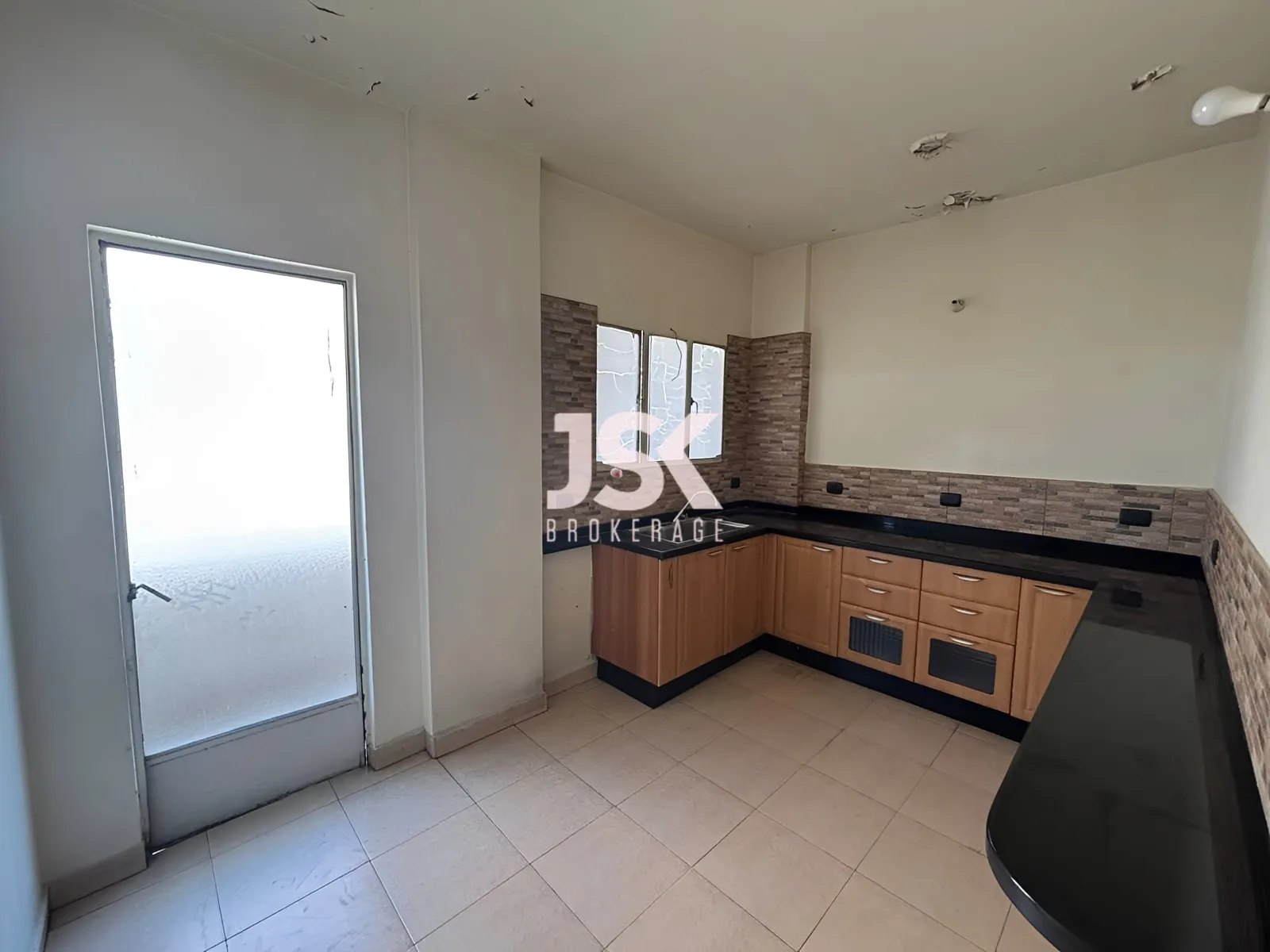 Office for Rent in Naqqache